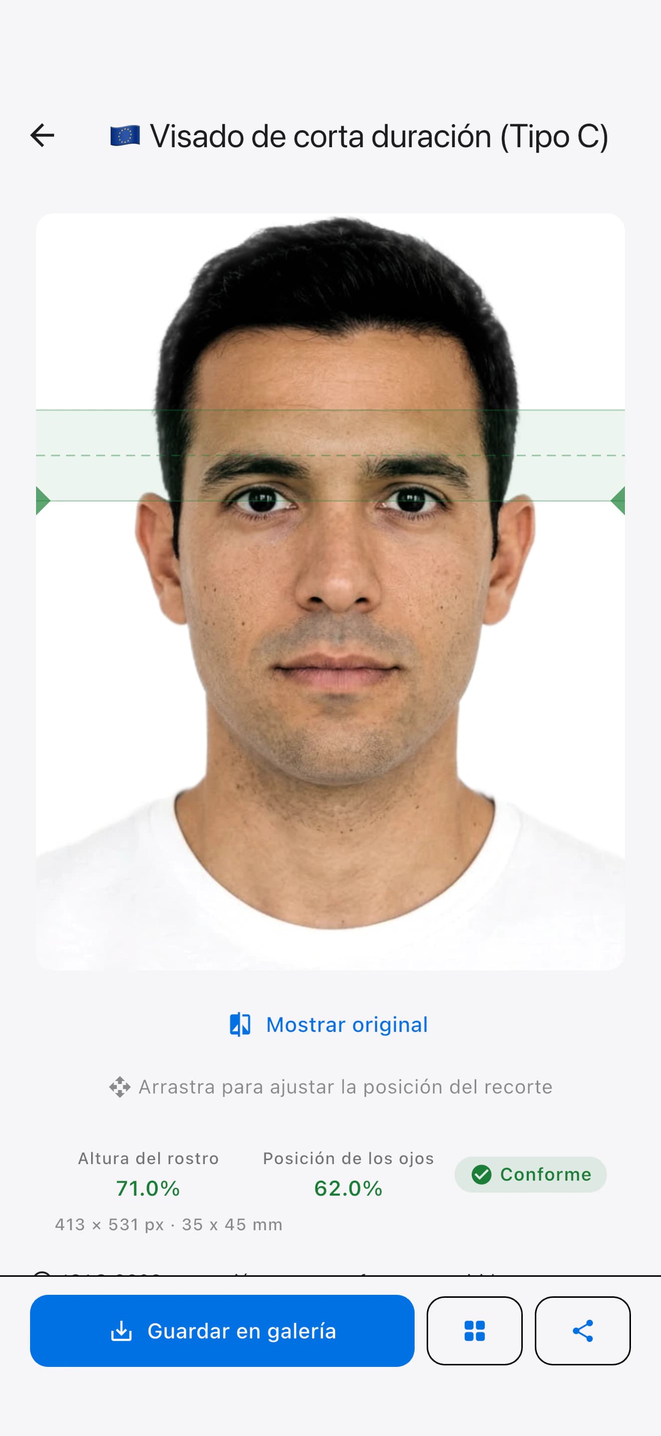Pantalla de resultado de SpecSnap mostrando una foto de pasaporte de Singapur con altura del rostro, posición de los ojos y verificación de cumplimiento