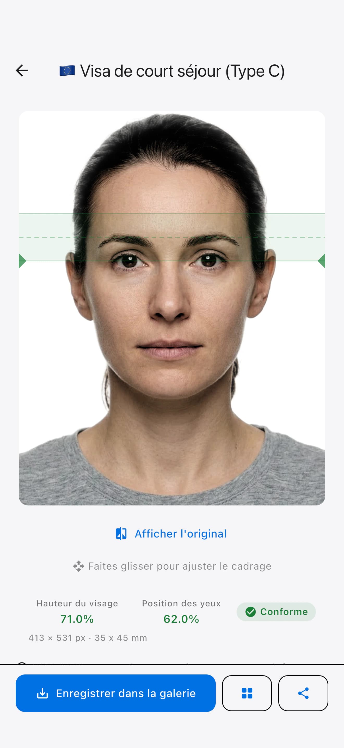 Écran de résultat SpecSnap montrant une photo de passeport singapourien avec hauteur du visage, position des yeux et vérification de conformité